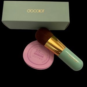 Docolor professional teal kabuki foundation/powder brush NIB